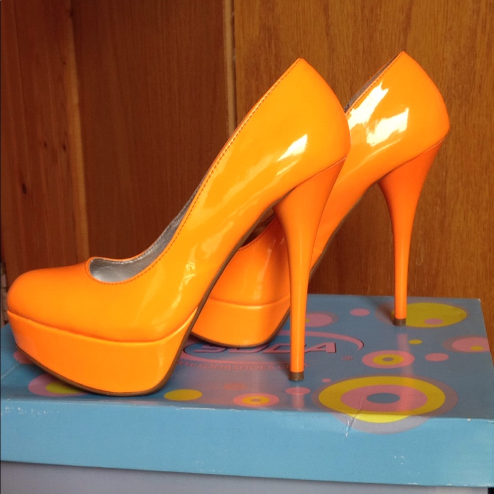Charlotte Russe Neon Orange 🍊 Platform Pumps 7